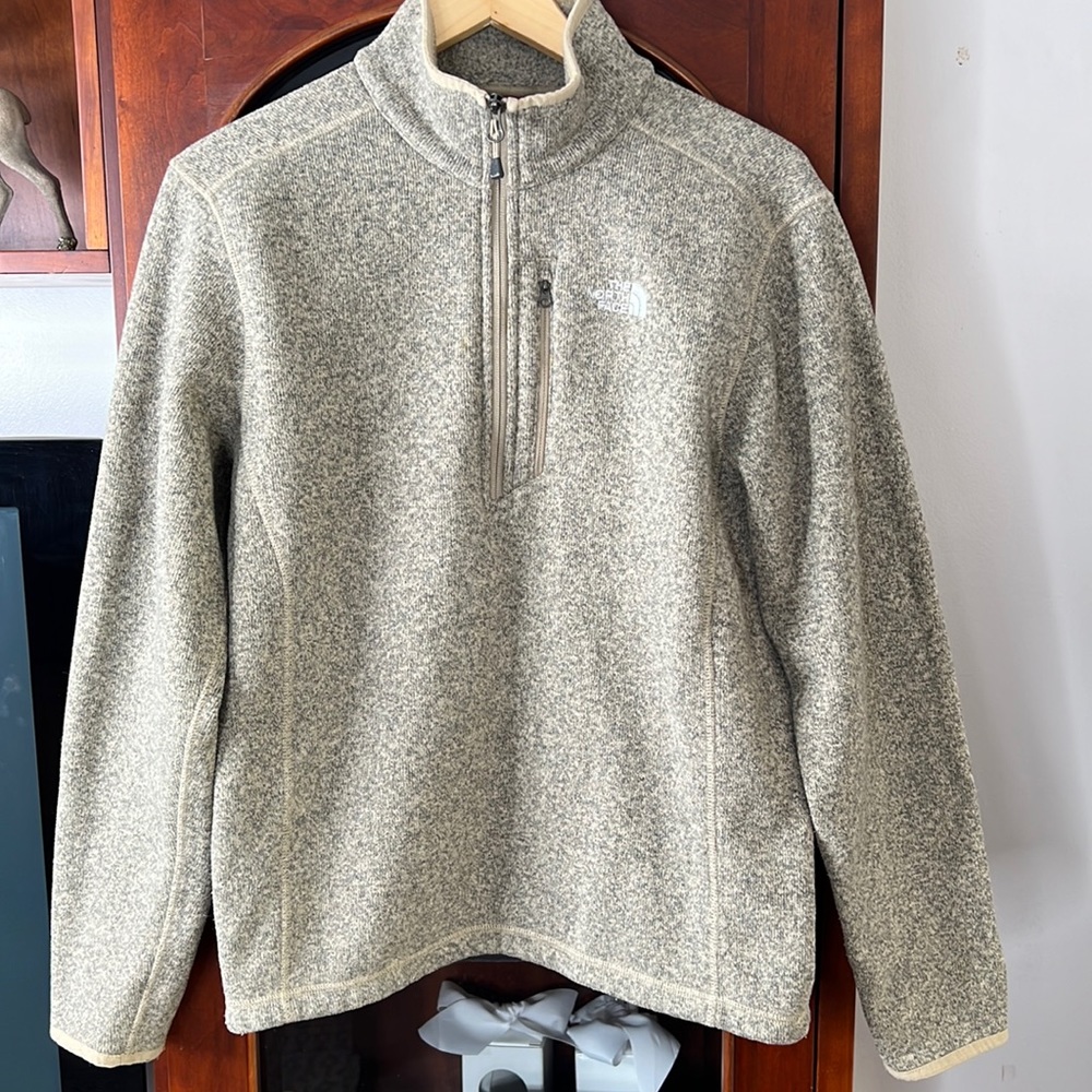 Men’s North Face fleece sweater
